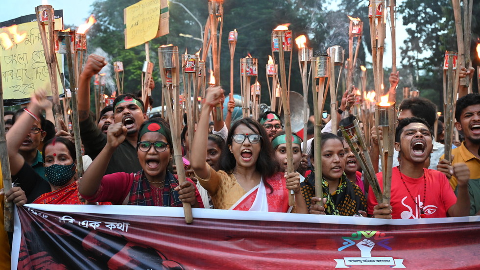 india-hindu-monk-arrest-bangladesh